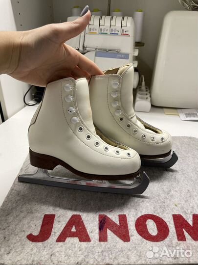 Фигурные коньки wifa 27