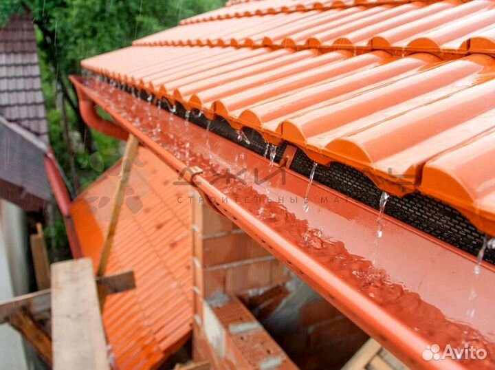 Желоб водосточной трубы