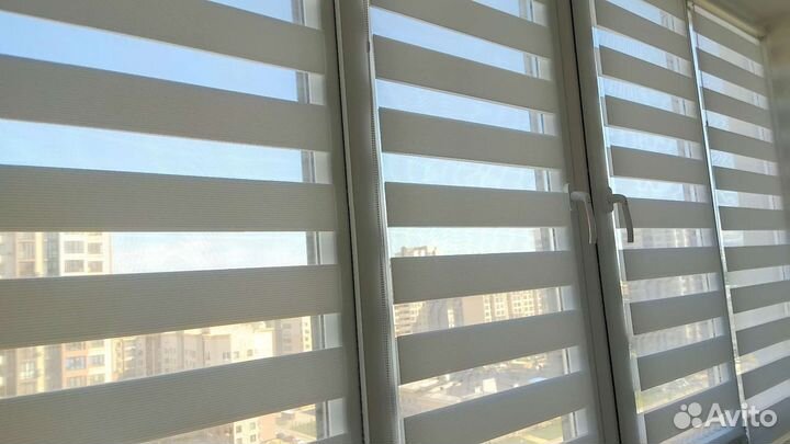 Рулонные шторы день- ночь в наличии белые