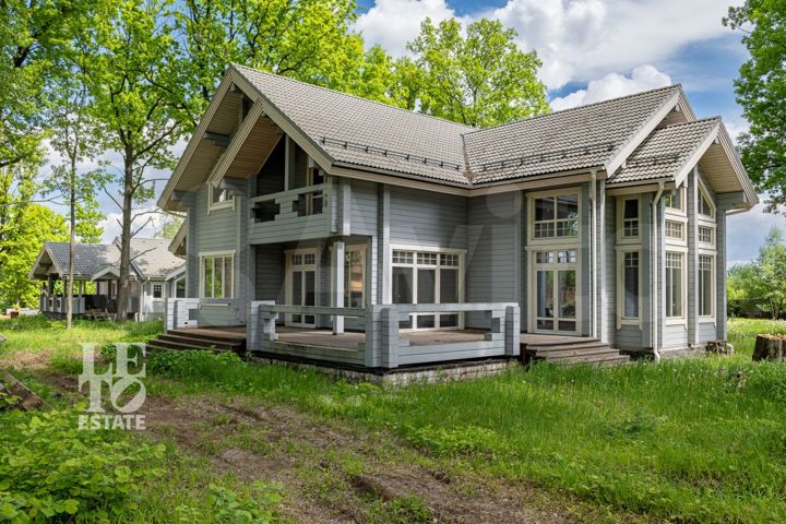 Дом 357 м² на участке 33,3 сот.