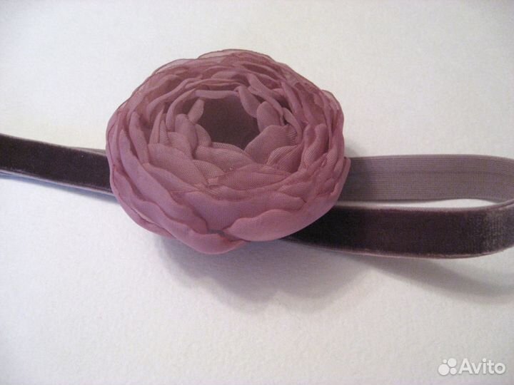 Бархатная резиночка с цветком для девочки