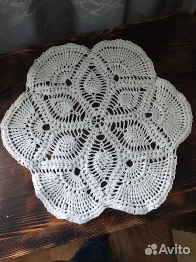 Шикарная вязаная салфетка ручной работы
