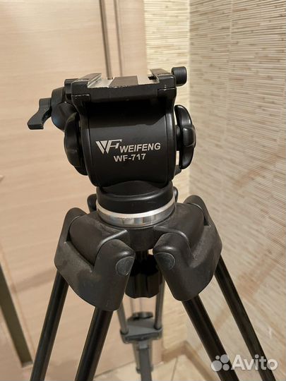 Штатив для видеокамеры