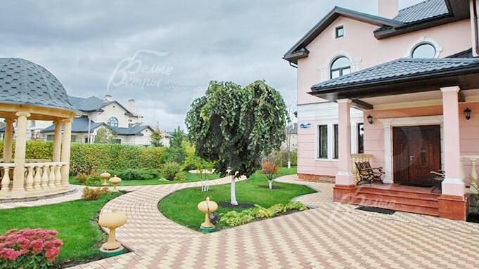 Дом 440 м² на участке 25 сот.