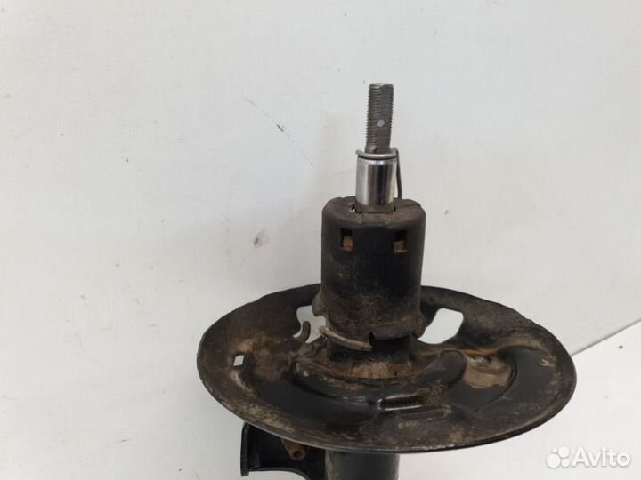 Амортизатор передний правый Toyota Camry V70 2018