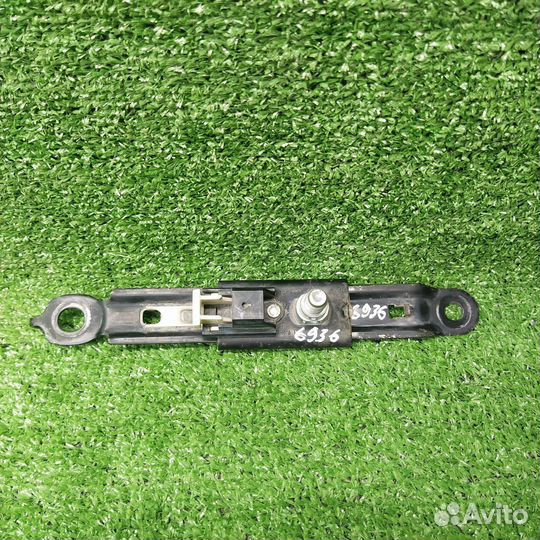 Механизм регулировки ремня безопасности Toyota