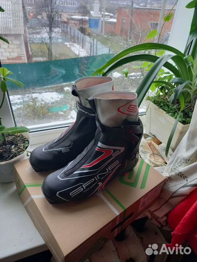 Лыжные ботинки