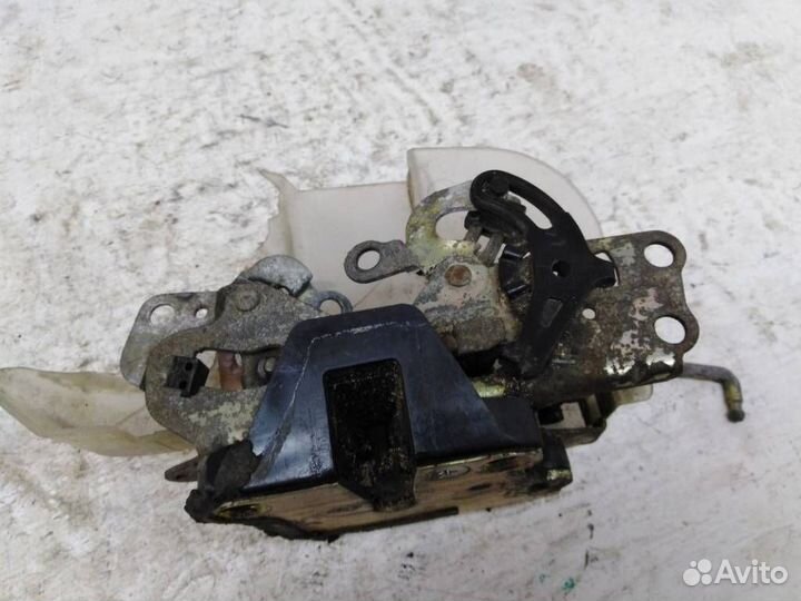 Замок двери задней левой