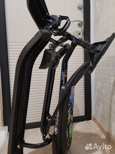 Детский снегокат со спинкой