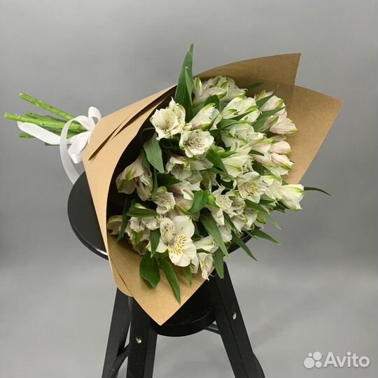 Моно из альстромерий