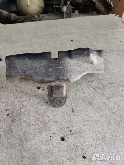 Кожух замка капота Hyundai sonata 4 EF