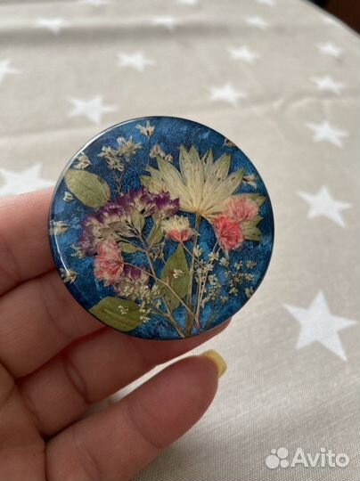 Кабошон с сухоцветами из эпоксидной смолы