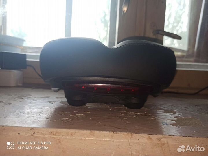 Седло для велосипеда и замок