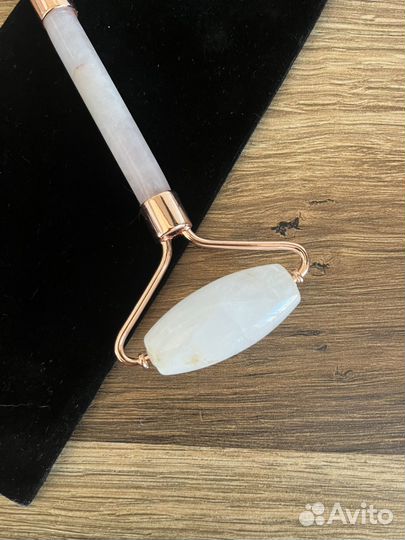 Нефритовый ролик-массажер для лица