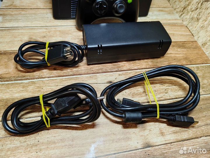 Xbox 360 slim Freeboot прошитый +30 игр