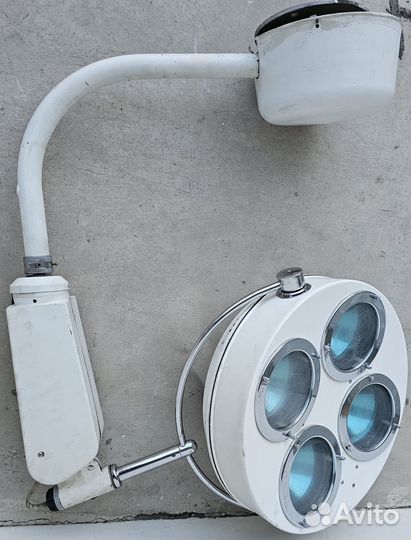 Светильник четырехрефлекторный