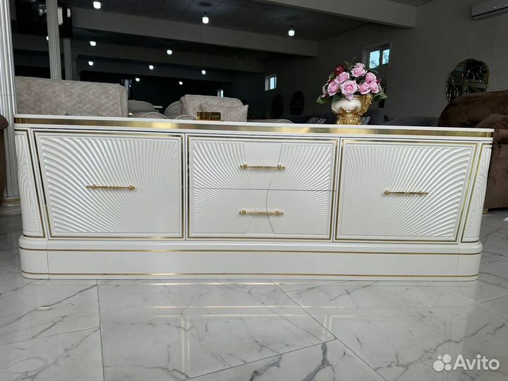 Тумба в гостиную белая глянец