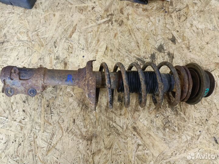 Передняя стойка в сборе Volkswagen Passat B3