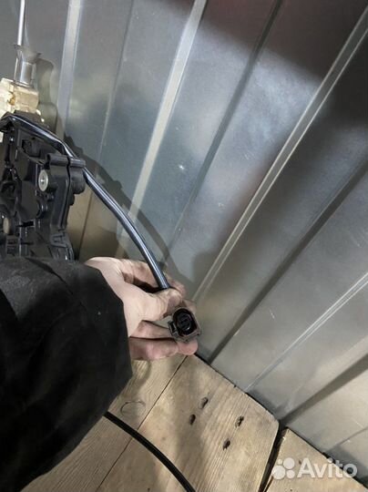 Замок правой здвижной двери кадди