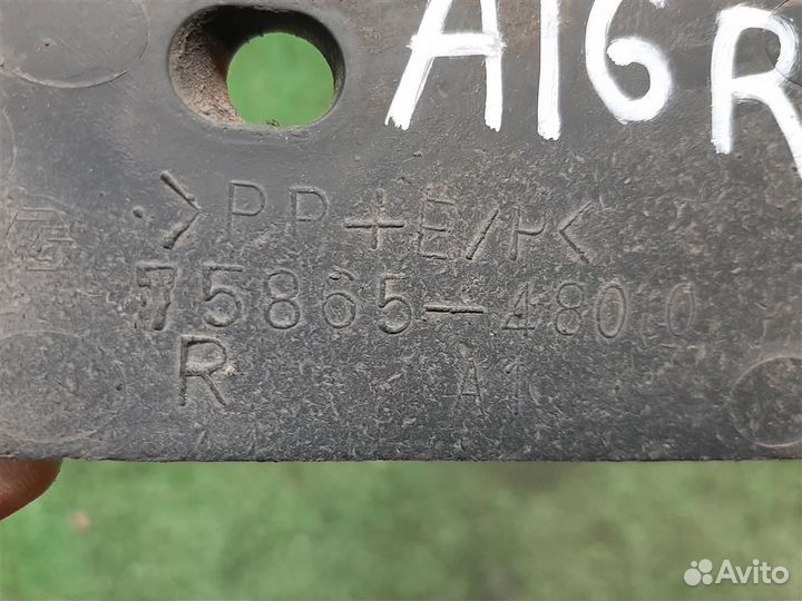 Брызговик порога правый Lexus RX300 (MCU35) 2004