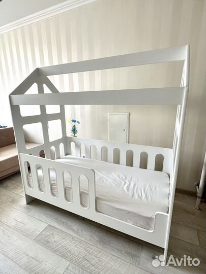 Кровать домик детская 160х80 белая с матрасом