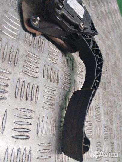 Педаль газа в сборе Renault Logan 2 New