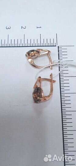 Золотые серьги с камнем