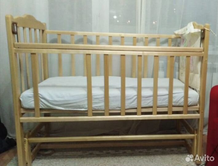 Продам кроватку-маятник, матрас, бельё, балдахин