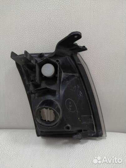 Габарит левый Toyota Crown