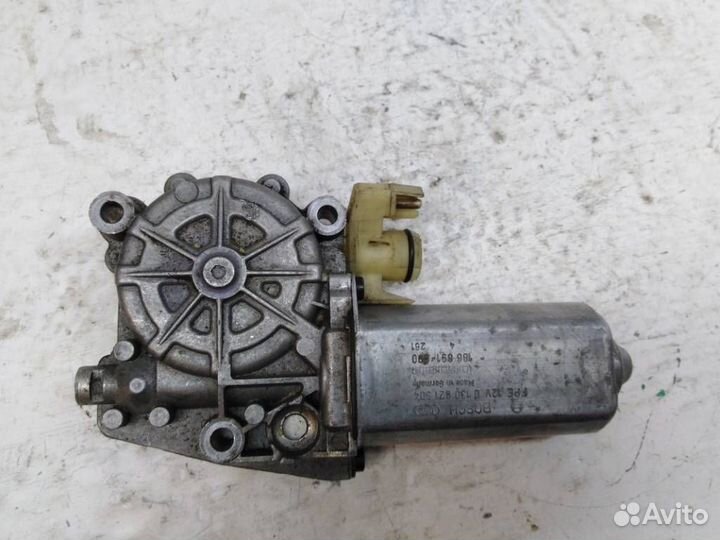 Моторчик переднего левого стеклоподъемника A004820