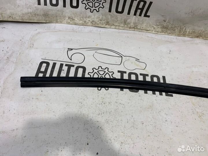 Уплотнительная резинка крыши левая Renault Logan 2