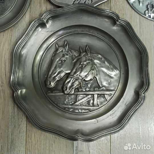 Настенные тарелки из олова