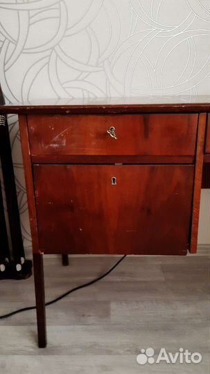 Письменный стол, Румыния