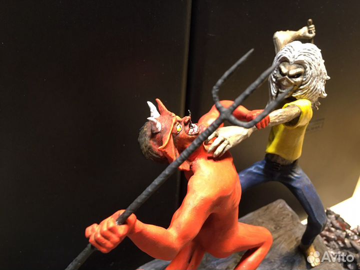 Iron maiden фигурка на подставке