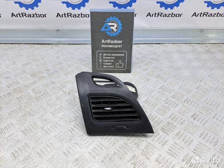 Дефлектор воздушный левый Renault Fluence 1.6