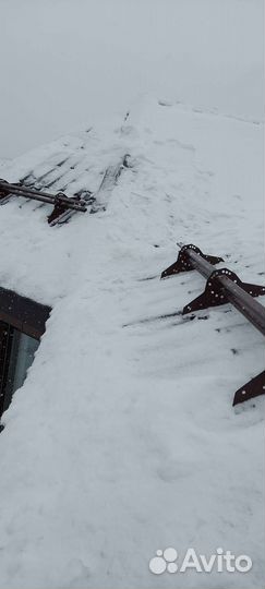 Уборка снега с крыши Чистка снега