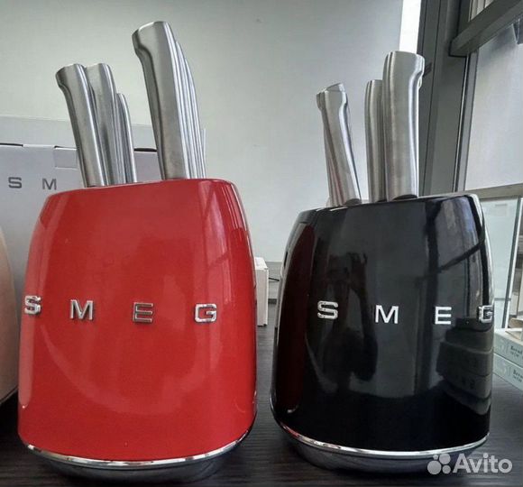 Комплект ножей Smeg + подстaвкa