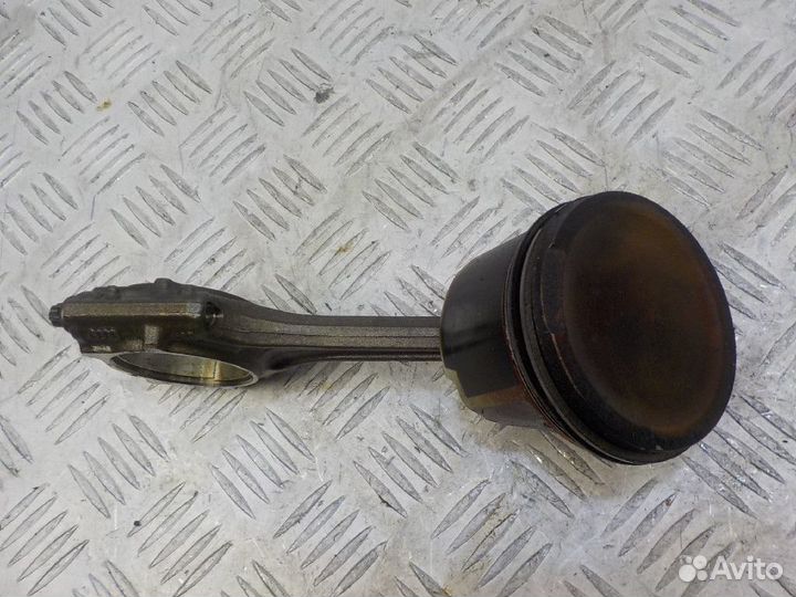 Поршень с шатуном Skoda Octavia A4