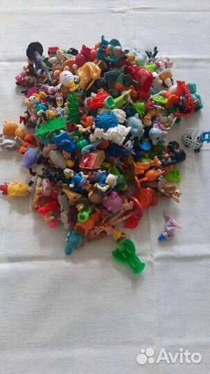 Игрушки пакетом от киндер сюрпризов