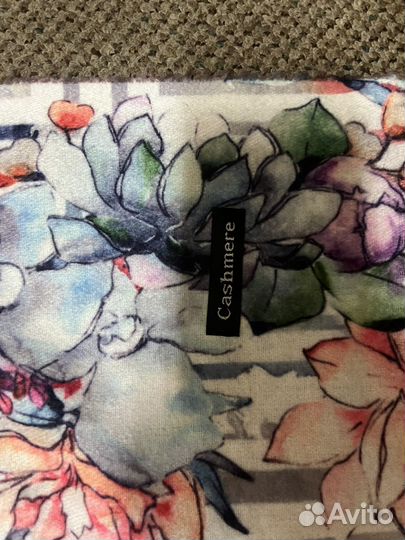 Продам шаль кашемировую