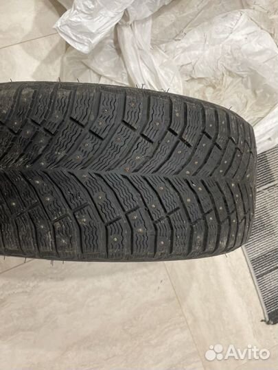 Michelin X-Ice North 4 225/45 R18 и 255/40 R18 99E