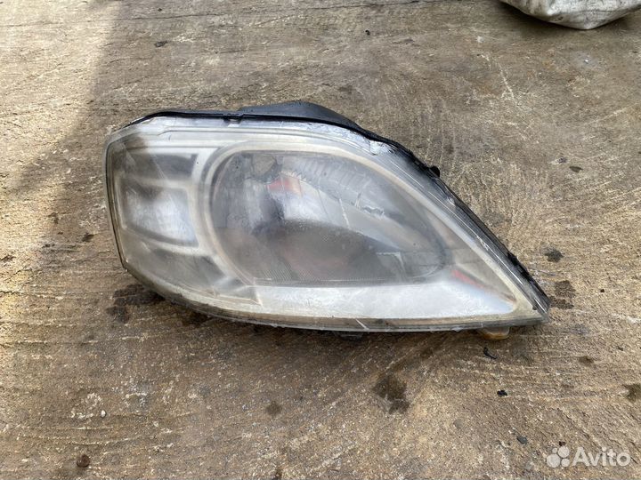 Фара правая Renault Logan