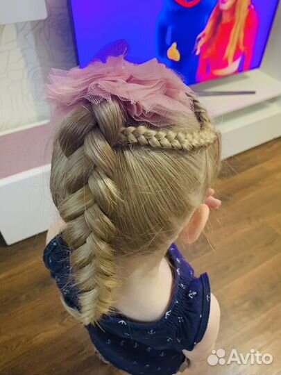 Плетение кос несложные, причёски