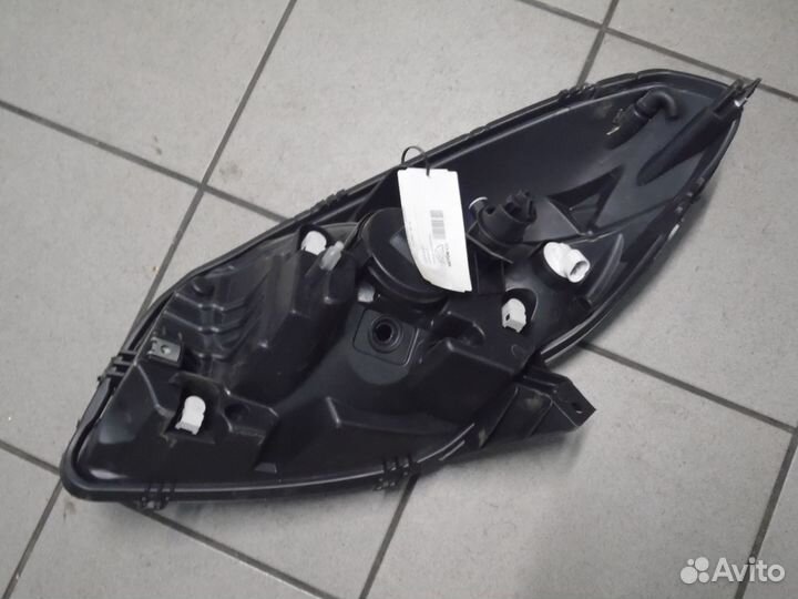 Фара передняя правая Рено Сандеро 1