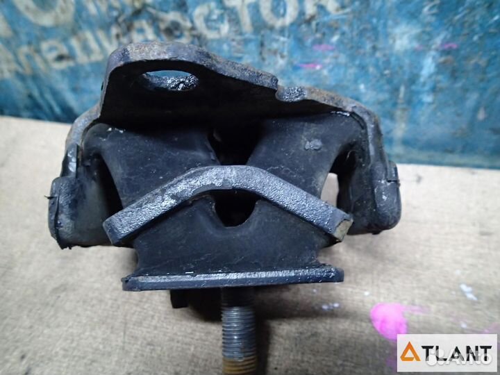 Подушка двигателя левый toyota noah