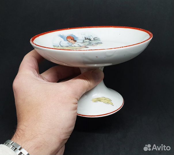 Агитационный фарфор СССР Конфетница Жница 1920-е