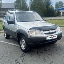 Chevrolet Niva 1.7 MT, 2011, 69 000 км, с пробегом, цена 475 000 руб.