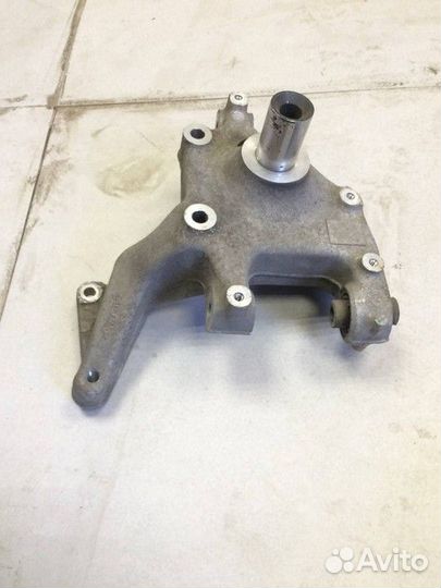 Кулак поворотный задний левый