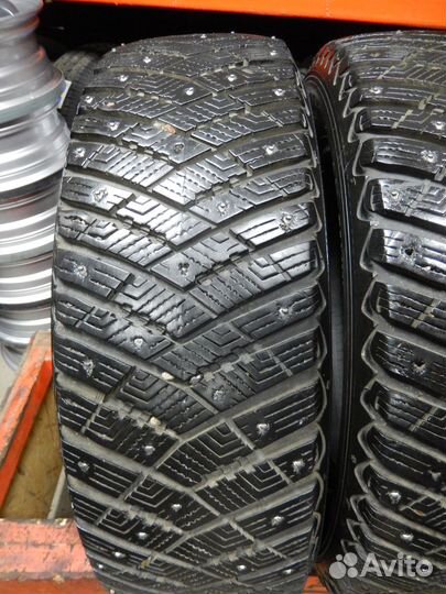Goodyear UltraGrip Ice Arctic SUV 215/65 R17