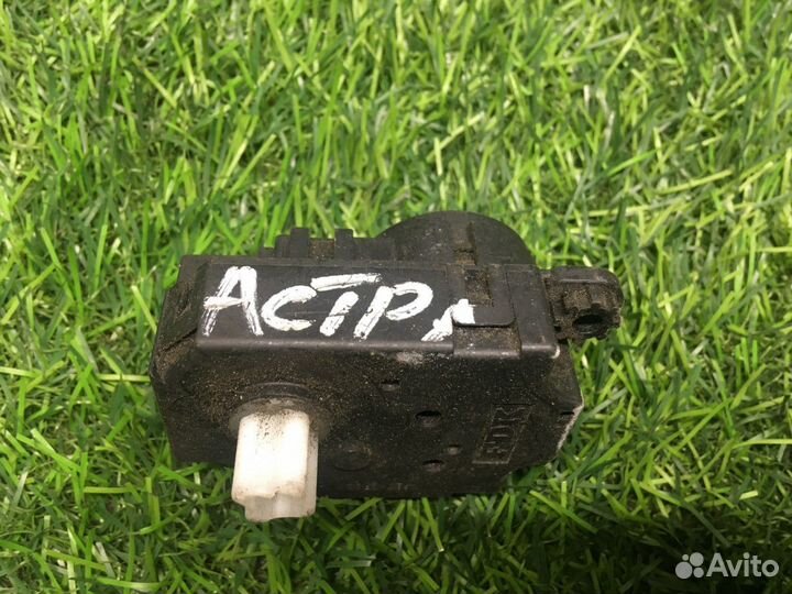 Моторчик заслонки отопителя Opel Astra H / Family